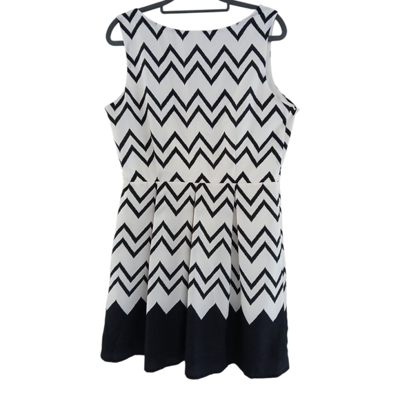 Pink Owl‎ Black and White Chevron Mini Dress - Picture 4 of 6